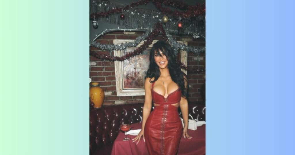 Kim Kardashian’s Christmas Happy Look